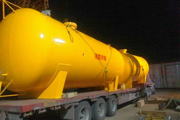 1523587844817327.jpg 油罐喷漆.jpg